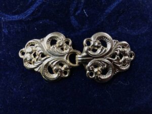 Vale Cloak Clasp - Gold Tone Plated