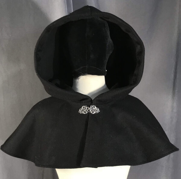 3999 - Black Short Shaped Shoulder Wool Blend Cloak, Silver Tone Vale Clasp