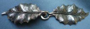 Holly Leaves Cloak Clasp - Silver Tone Plated