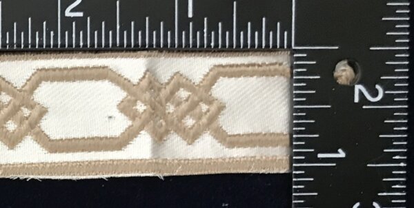 Chained Celtic Knotwork Narrow - Tan on Cream