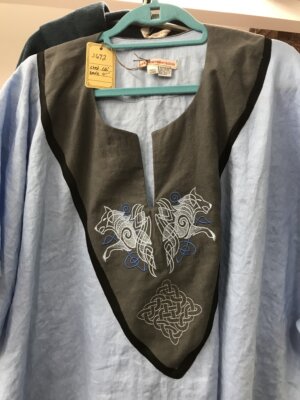 J672 - Light blue Short Sleeve Linen Tunic, Grey Yoke w/ Rampant Wolves & Square Knot Embroidery, Black Trim