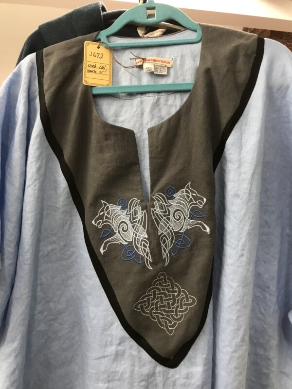 J672 - Light blue Short Sleeve Linen Tunic, Grey Yoke w/ Rampant Wolves & Square Knot Embroidery, Black Trim