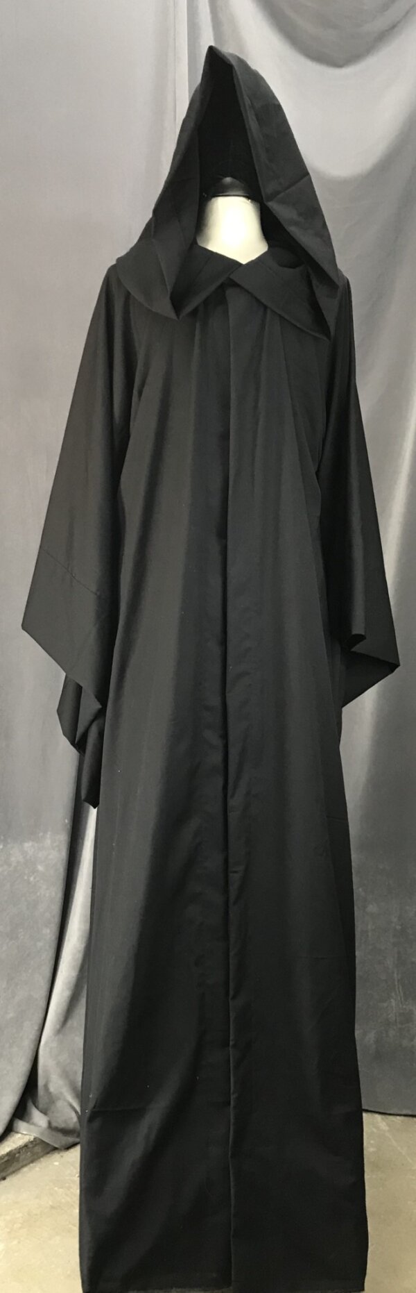 R462 - Washable Black Wool Mage's Robe, Wide Flared Sleeves